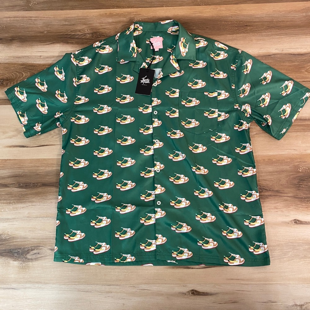 VANDY THE PINK Shirt Mens Large Green All Over Sneaker Print Short Sleeve Button